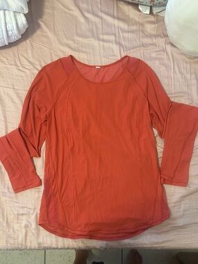 Lululemon Women’s Lightweight Long-Sleeve Crewneck Top in Coral/Rust